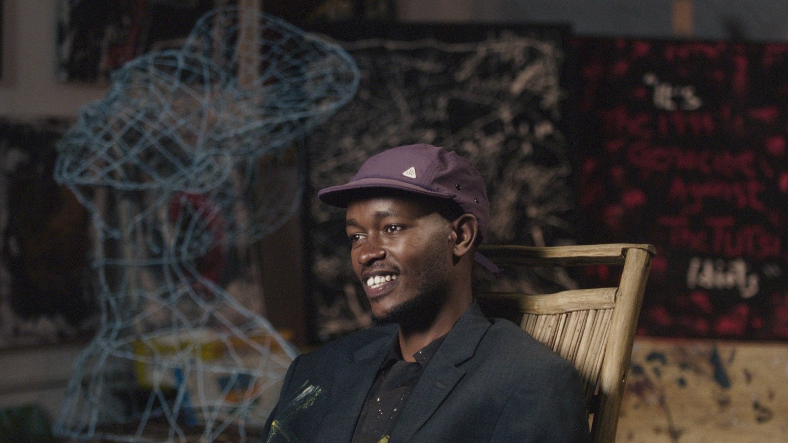 King Ngabo dans son atelier, image tirée du film KUBANA
